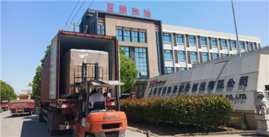 百強洗滌設備今日分別出口韓國 發(fā)貨江西